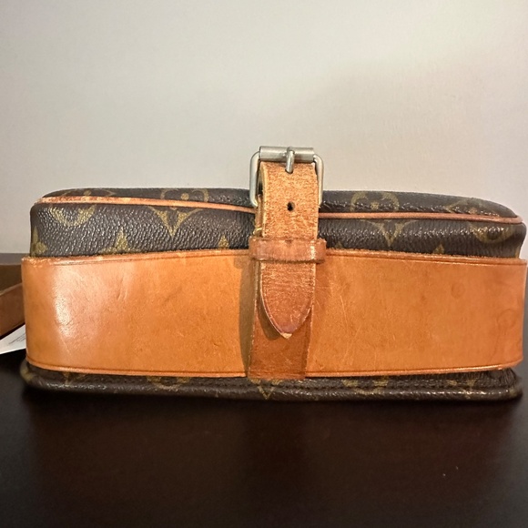 Authentic Louis Vuitton Crossbody Cartouchiere MM Brown Monogram - Picture 8 of 16